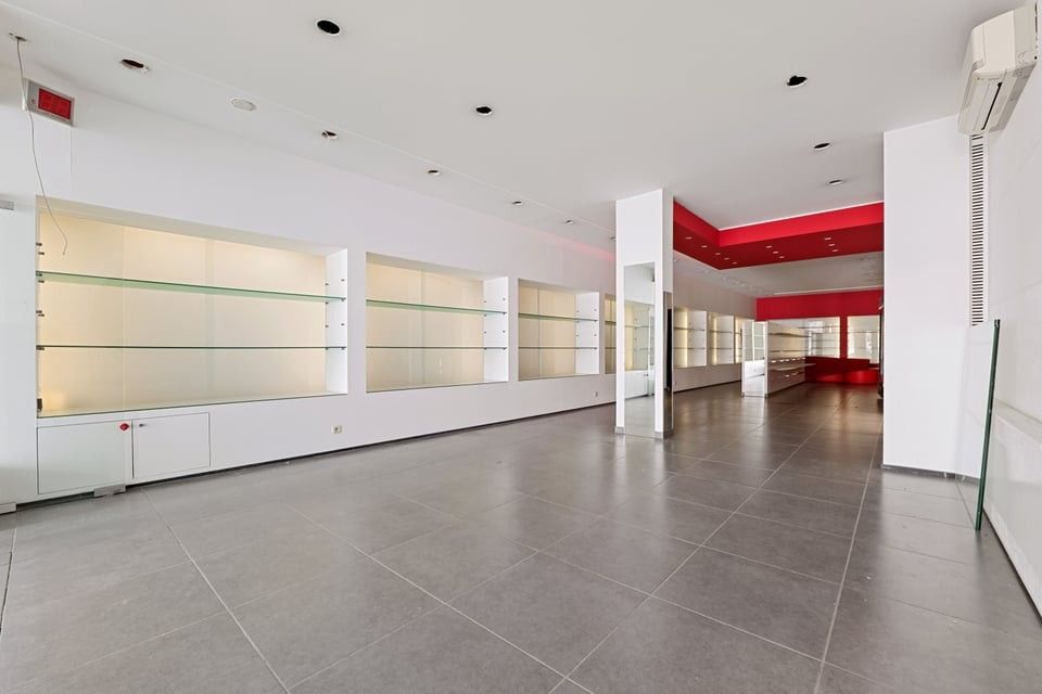 ICONISCH HANDELSPAND MET LUXUEUZE WOONST OP DE GROTE MARKT VAN SINT-TRUIDEN foto 27