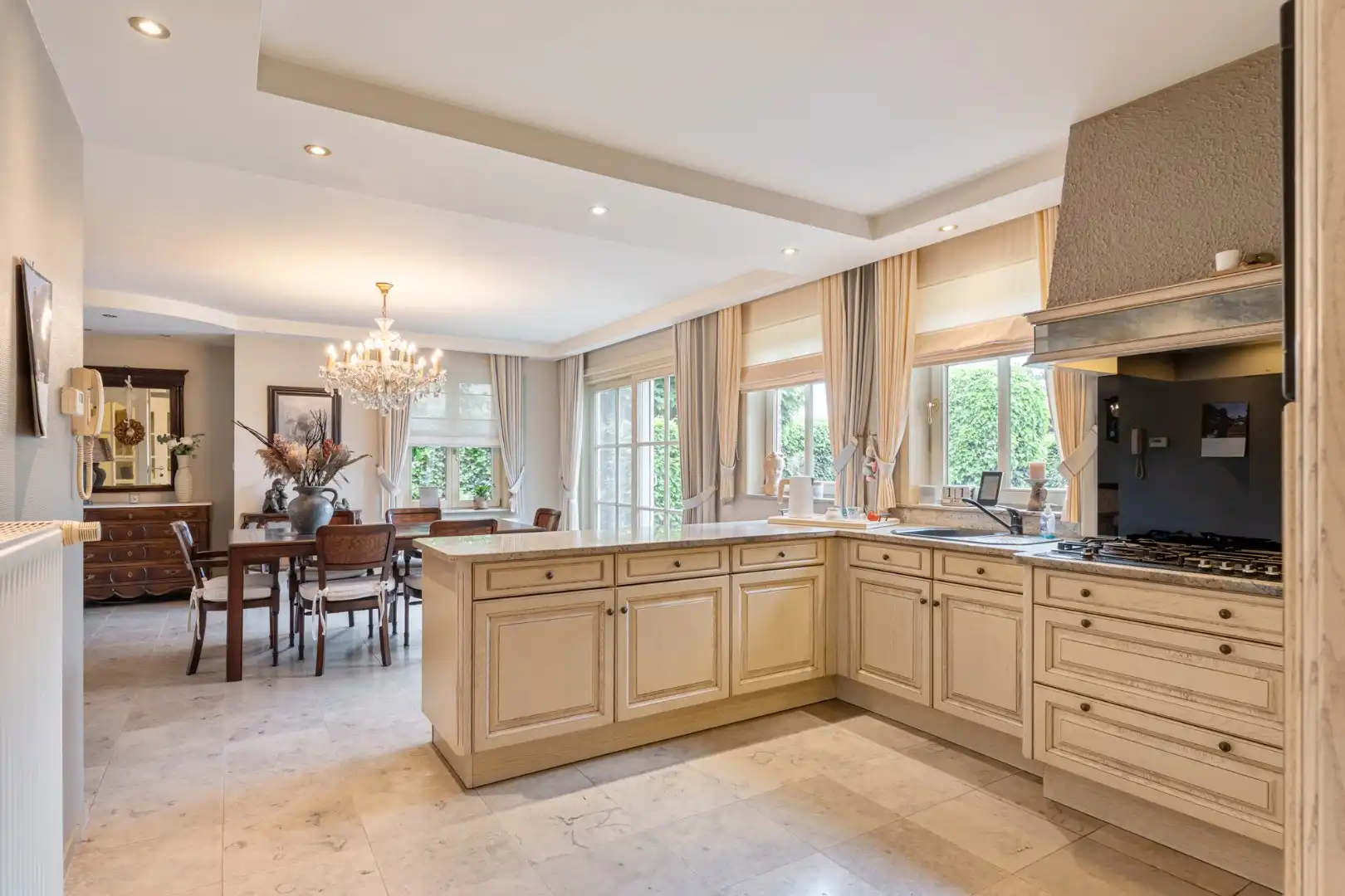 Stijlvolle, goed afgewerkte woning op een perceel van 6a32ca op een rustige locatie te Kinrooi!  foto 15