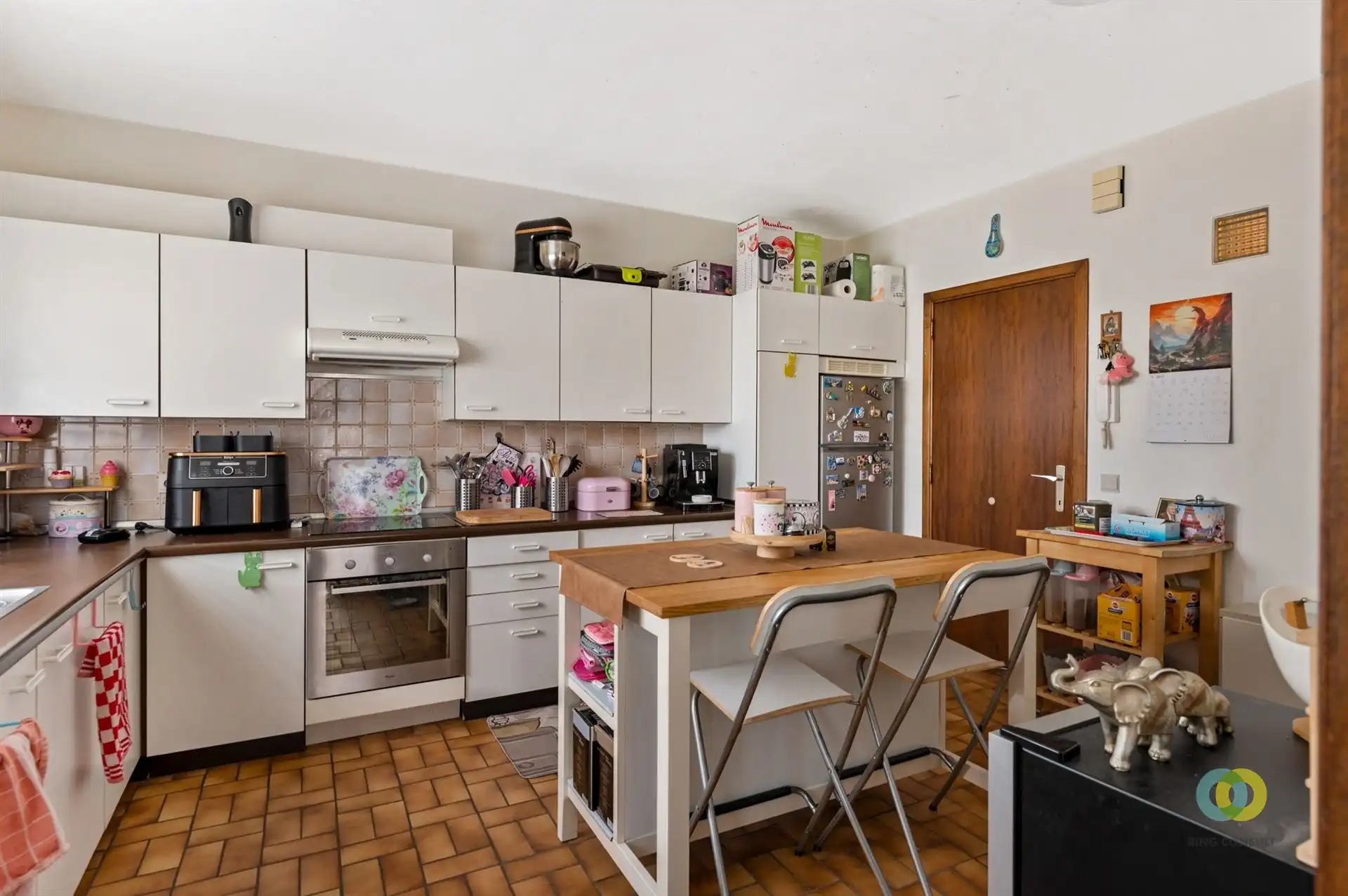 appartementsgebouw met garages foto 13