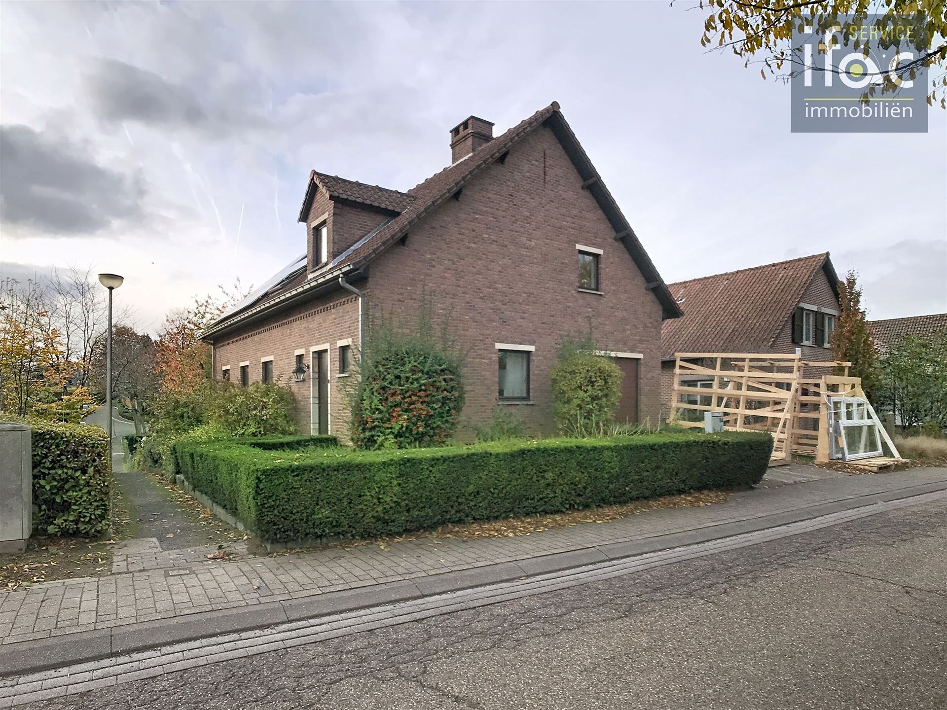 Huis met 4 slpks, 2 badk., tuin en garage foto 27