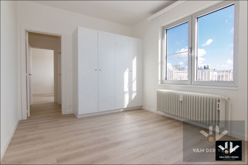 Gerenoveerd en instapklaar penthouse in hartje Hasselt (Leopoldplein) met prachtig uitzicht! foto 10