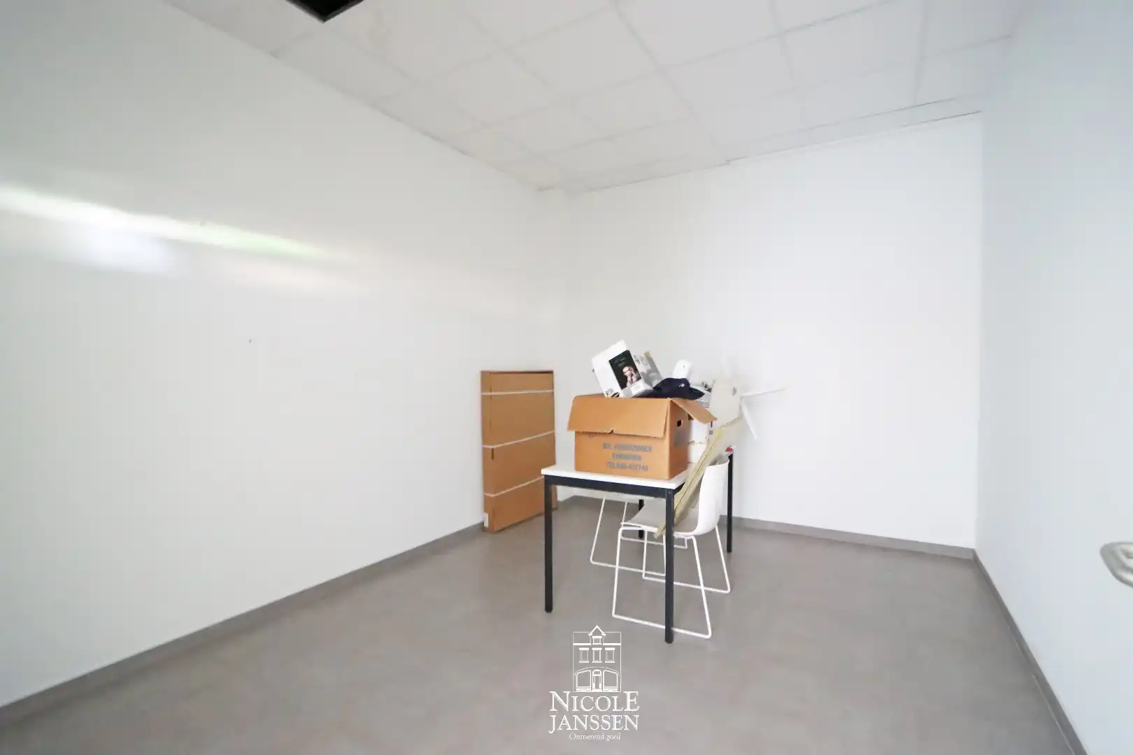 Gelijkvloers handelspand/kantoorruimte  foto 11