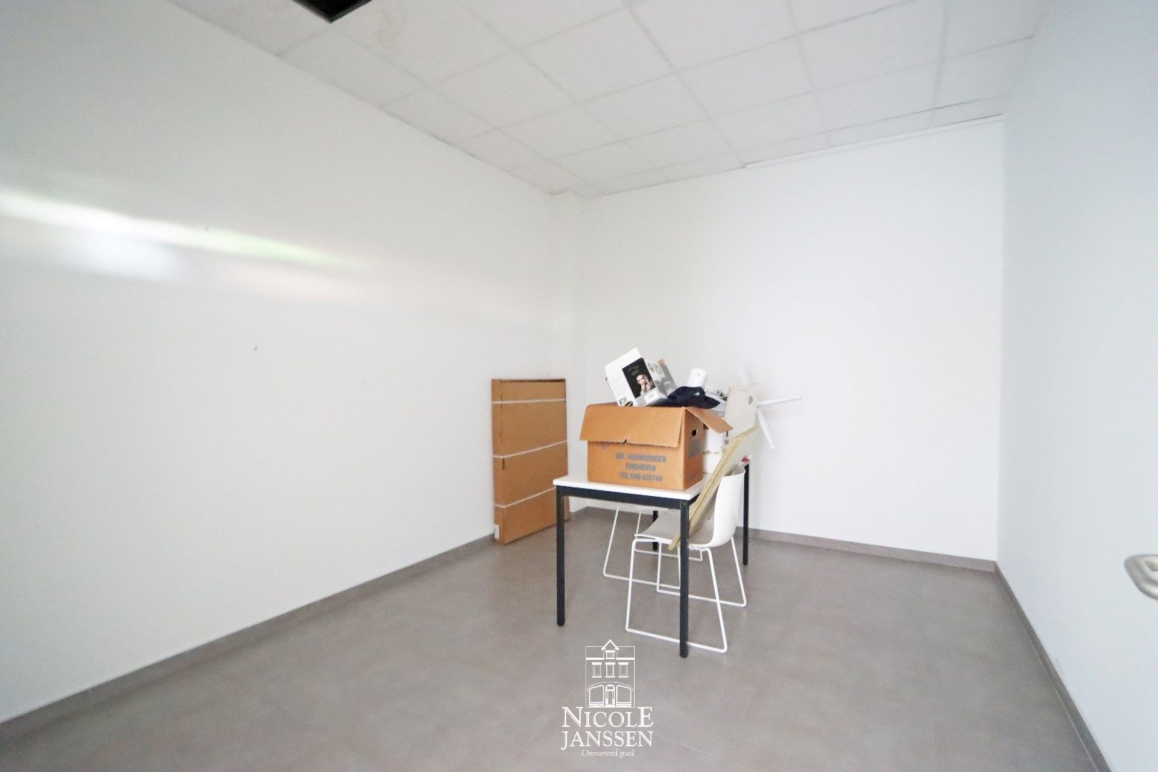 Gelijkvloers handelspand/kantoorruimte  foto 11