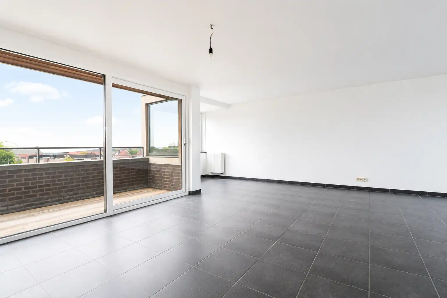 Bijzonder ruim appartement met 3 slaapkamers, 2 badkamers en open zichten, met de mogelijkheid om een garagebox aan te kopen in het gebouw. foto 4
