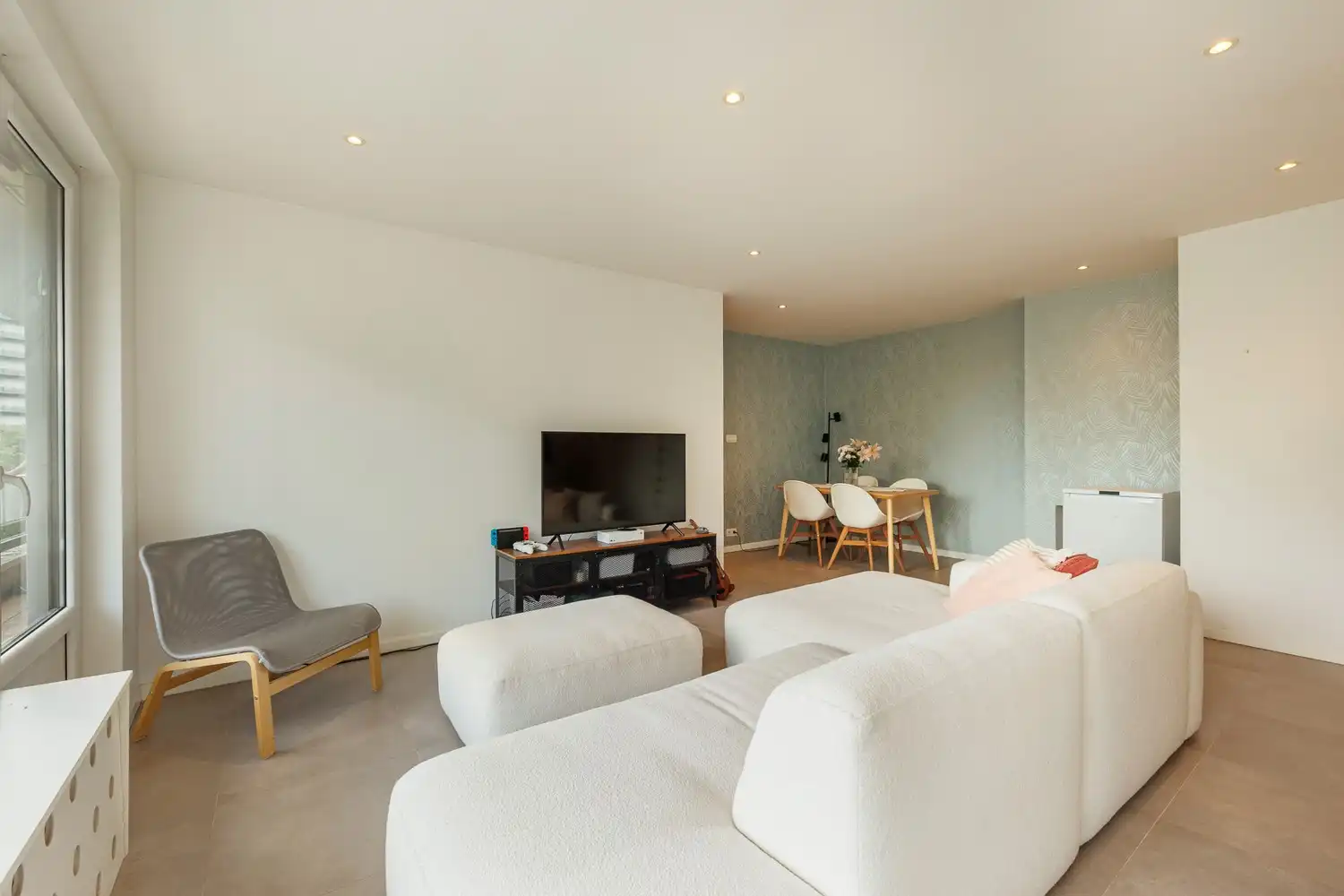 Lichtrijk 2-slaapkamerappartement met ruim terras op toplocatie in Berchem! foto 6