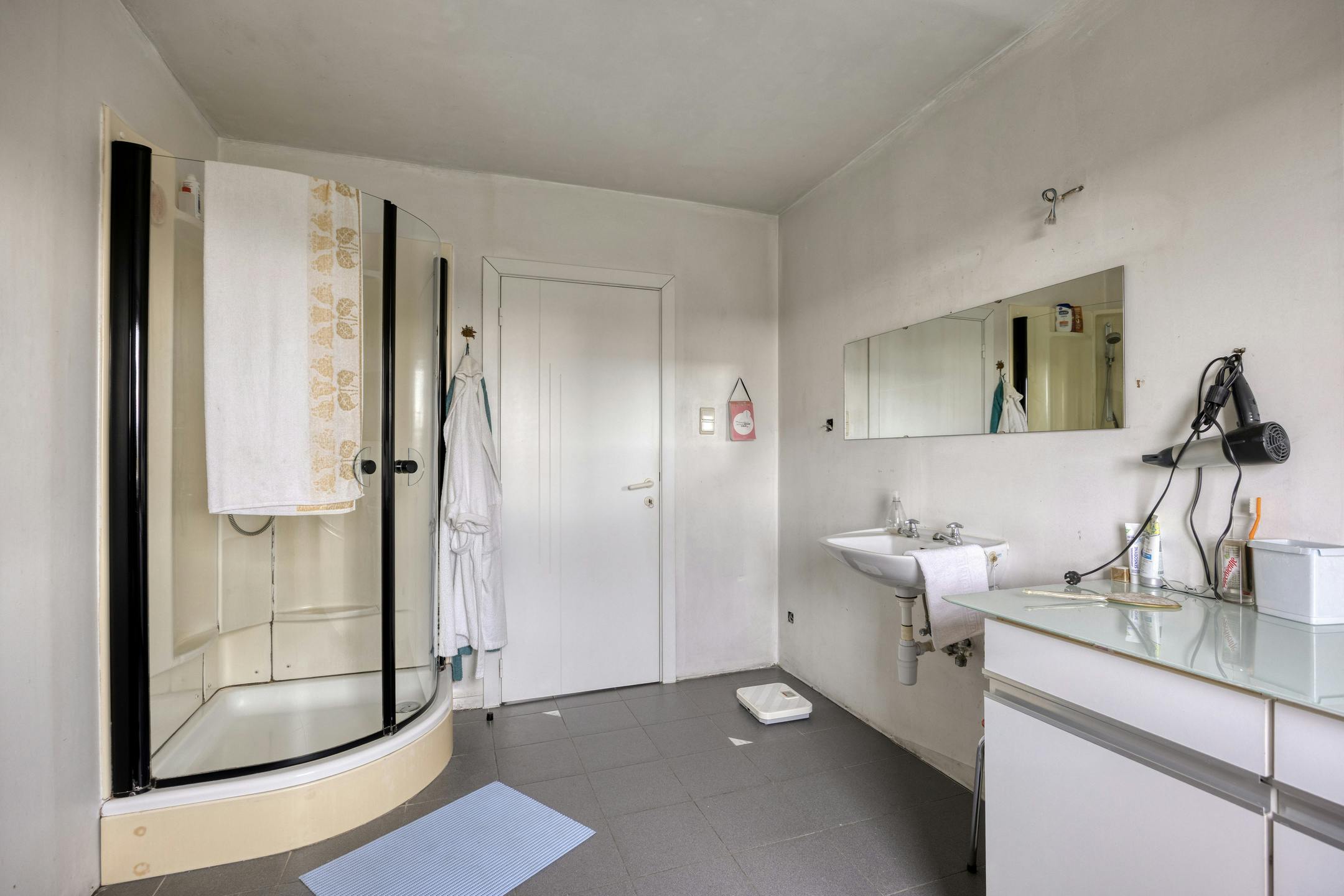 Gelijkvloers handelsruimte of kantoor met woning en tuin foto 13