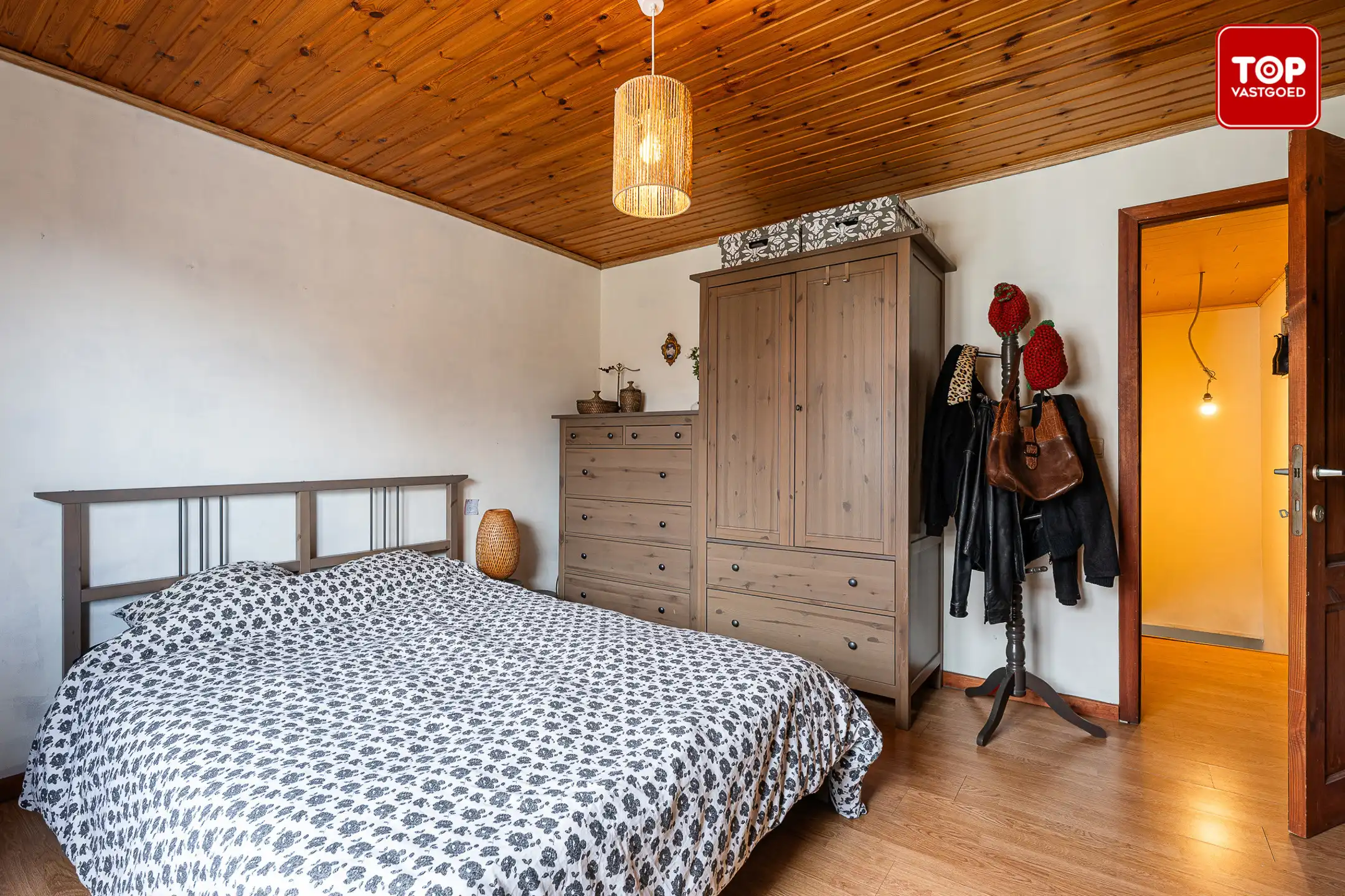 Op te frissen halfopen bebouwing met leuke tuin. foto 15