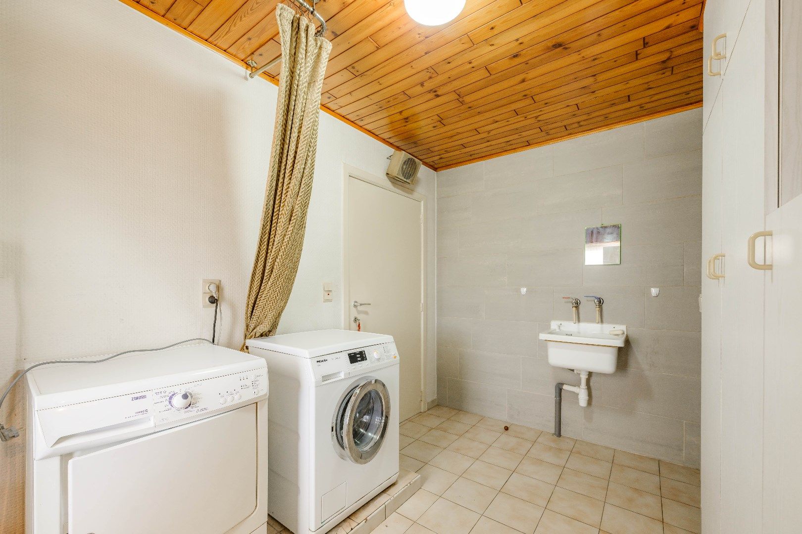 RUSTIG GELEGEN HALF OPEN BEBOUWING OP 692 m² TE OOSTROZEBEKE foto 9