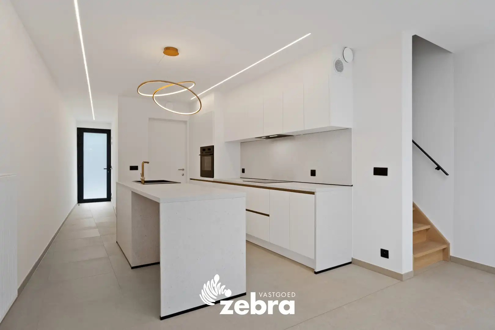 Gerenoveerde & energiezuinige woning met uitweg te Ledegem! foto 4