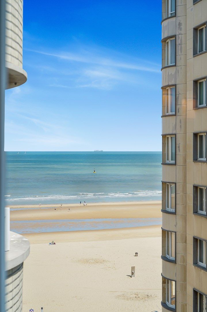 Luxueus gerenoveerd appartement met lateraal zeezicht foto 8