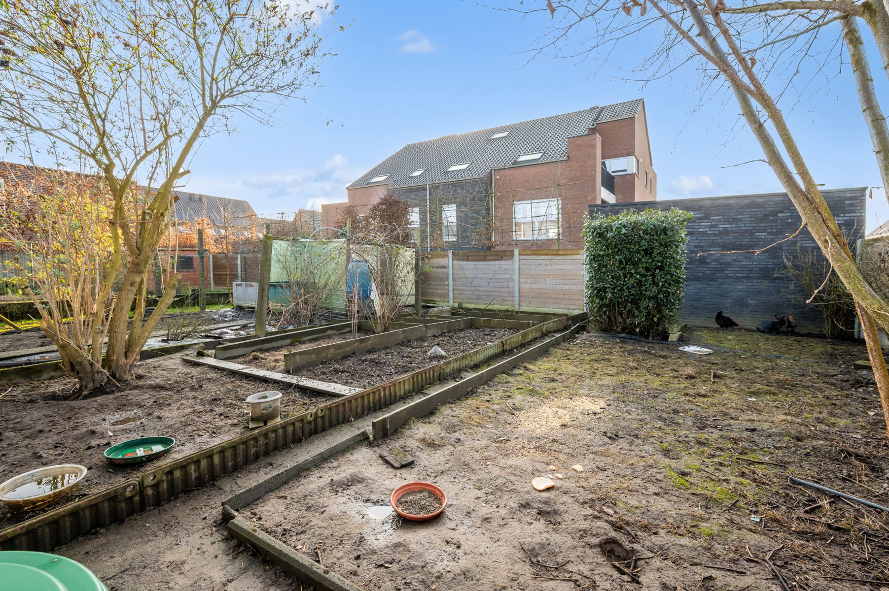 Ruime (handels) woning met groot werkhuis, tuin en garage foto 2