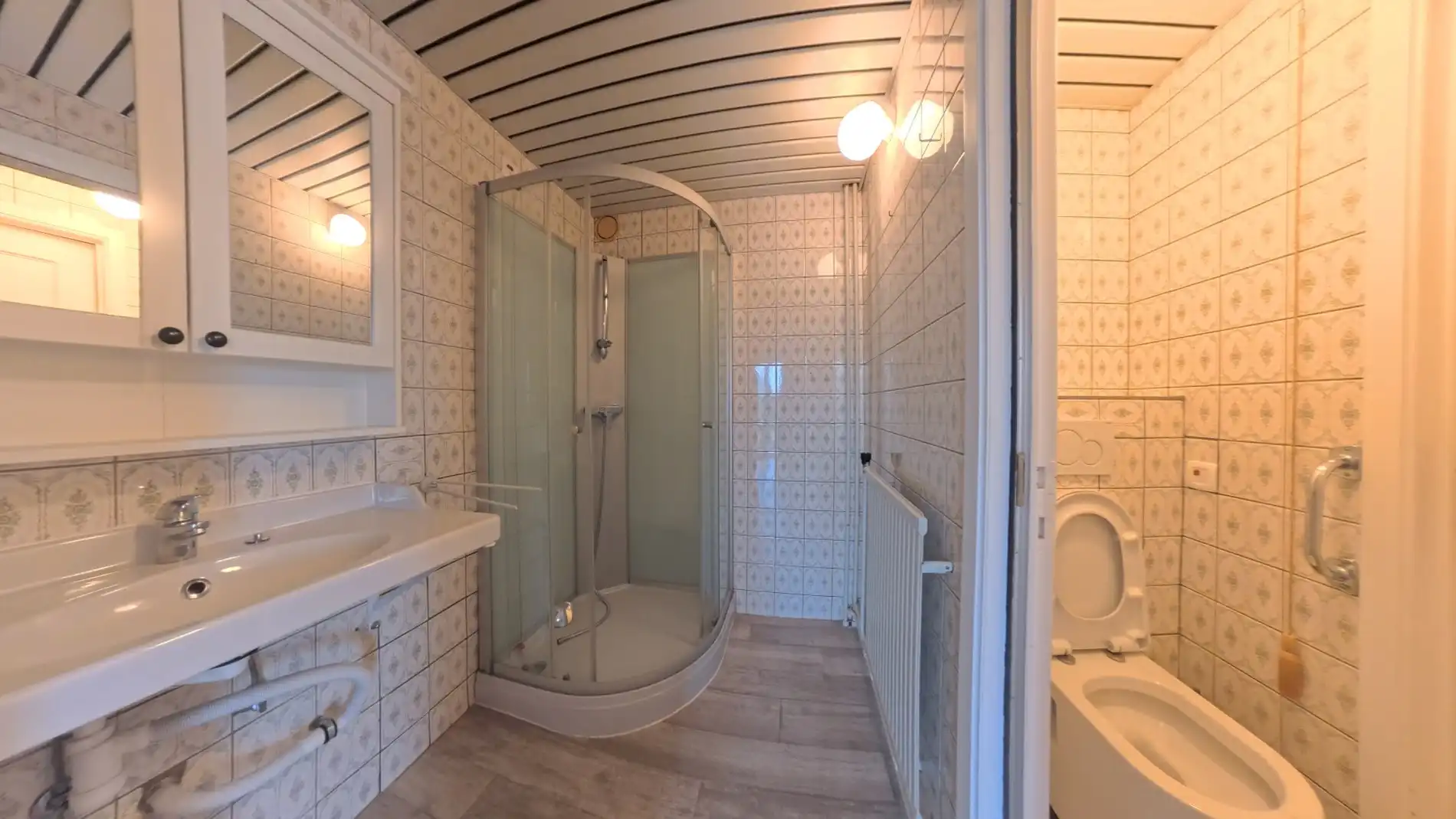 Verder te vernieuwen assistentiewoning met één slaapkamer en terras te Assebroek. foto 7