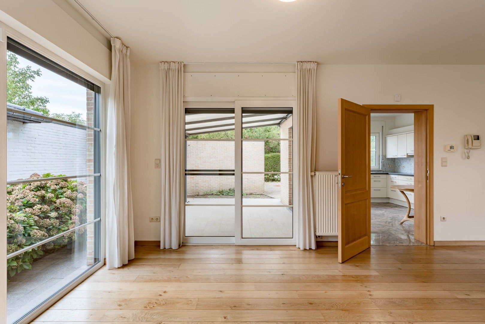 Stijlvolle, hoogwaardig afgewerkt en zeer ruime gezinswoning op een perceel van 8a65ca! foto 10