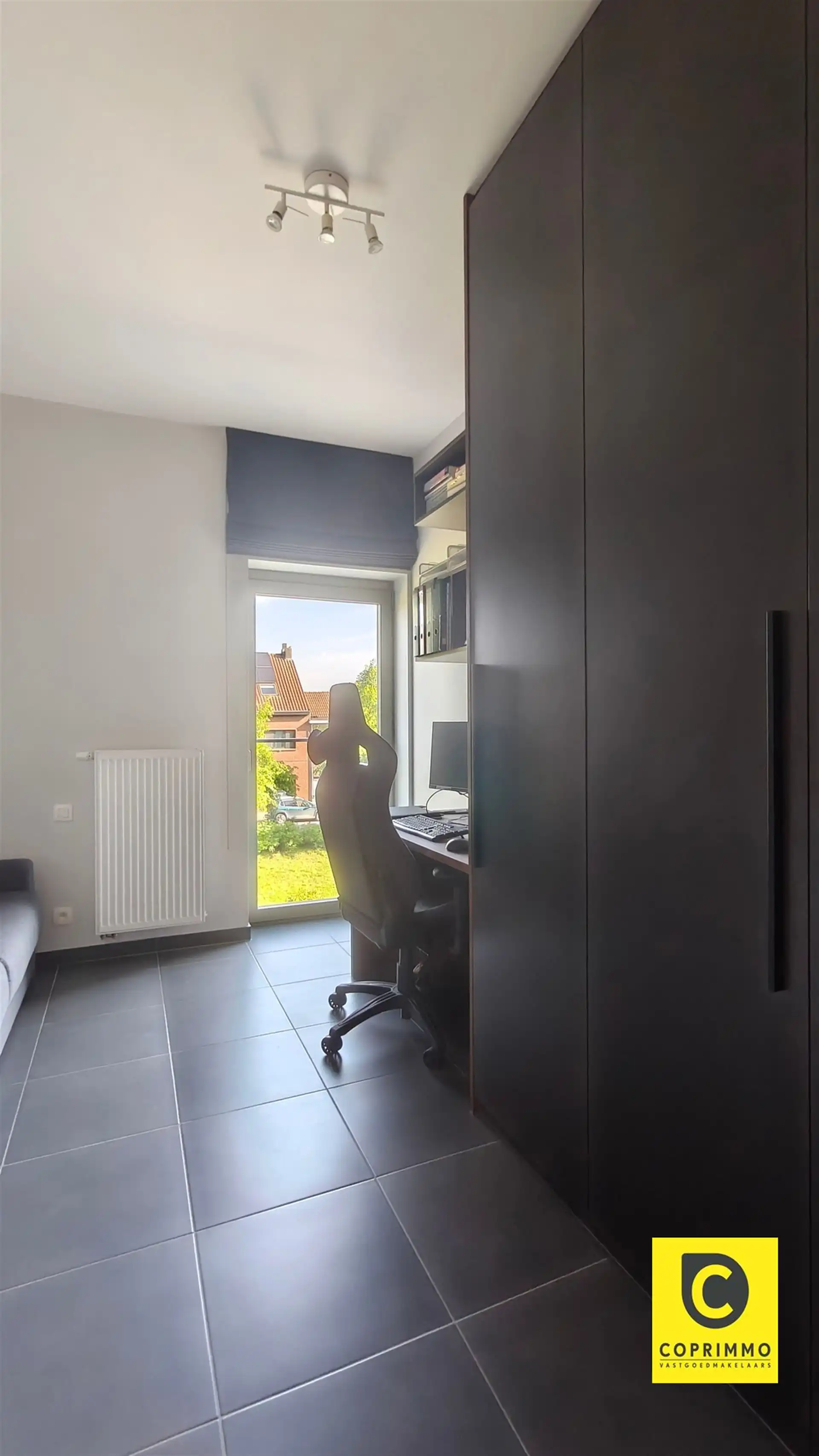 Ruim 2 slaapkamer appartement + P foto 11