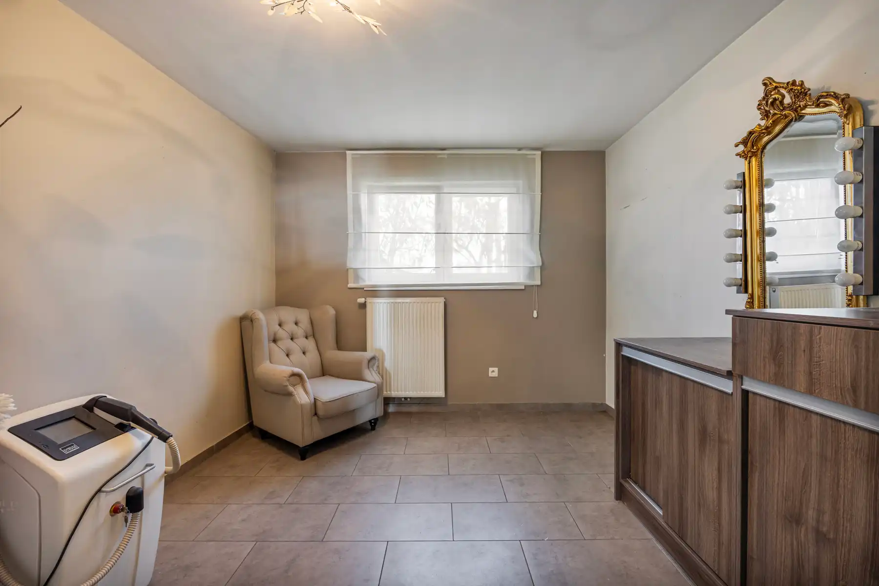 Unieke Kans! Stijlvol & Instapklaar Handelspand op Toplocatie in Koersel foto 10