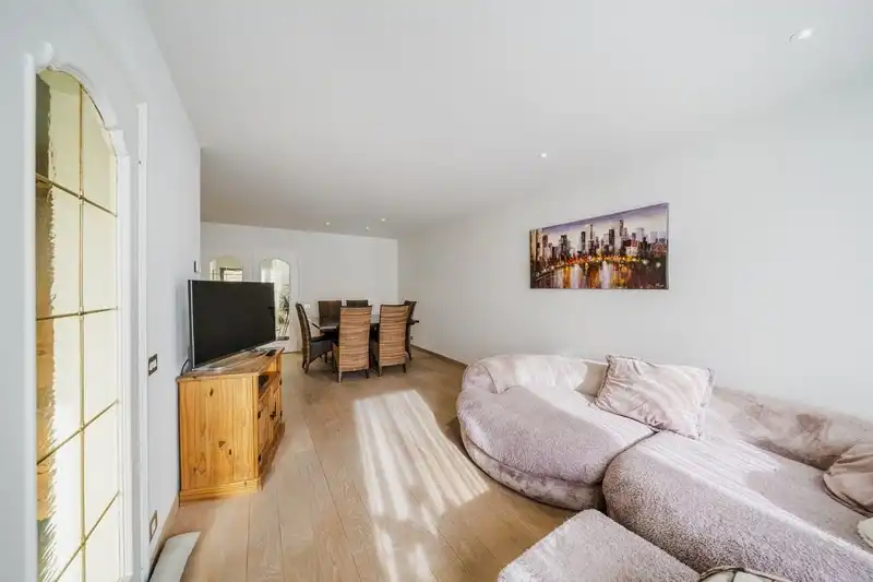 Starters woning met 2 slaapkamers garage en tuin te koop. foto 5