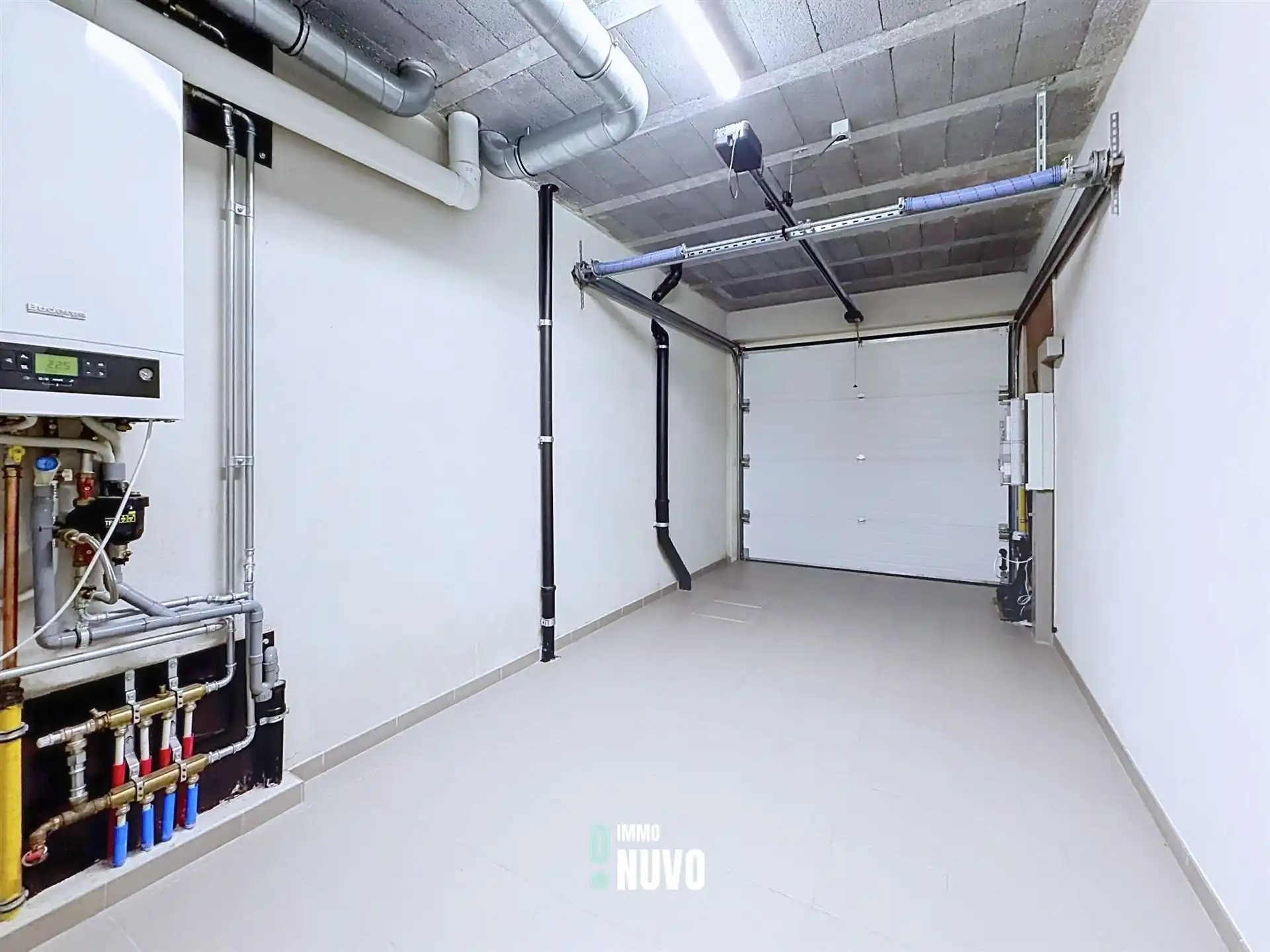 Gezinswoning met 3 slaapkamers, bureau, tuin en garage foto 16