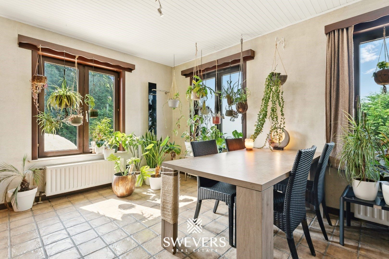 Ruime gezinswoning met zonnepanelen, kelder en zonnige tuin op topligging foto 6