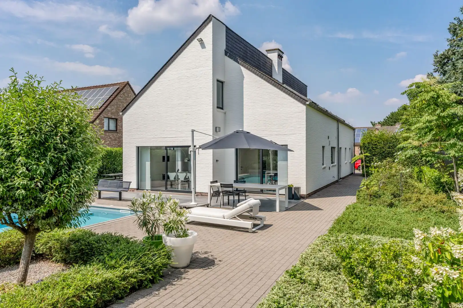 Moderne architectenwoning met mooie tuin en zwembad, 5 slaapkamers in Hasselt, OB op 8a12ca in doodlopende straat foto 2