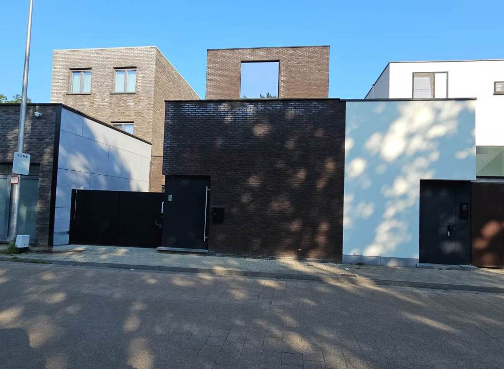 Moderne enrgiezuinige woning, binnen de Grote Ring van Hasselt foto {{pictureIndex}}