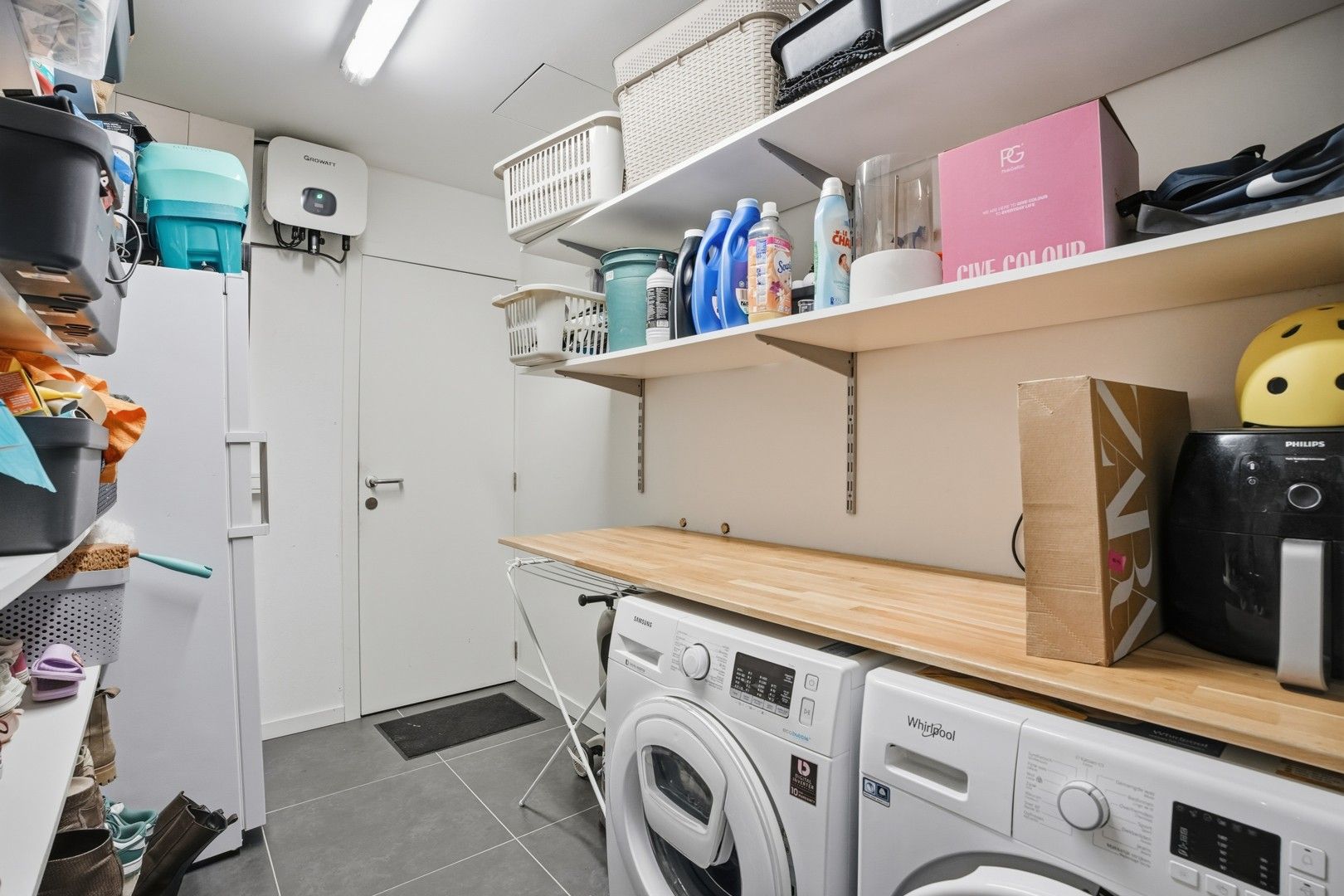 Halfopen bebouwing met uitweg en carport in het hartje van Zwevezele foto 6