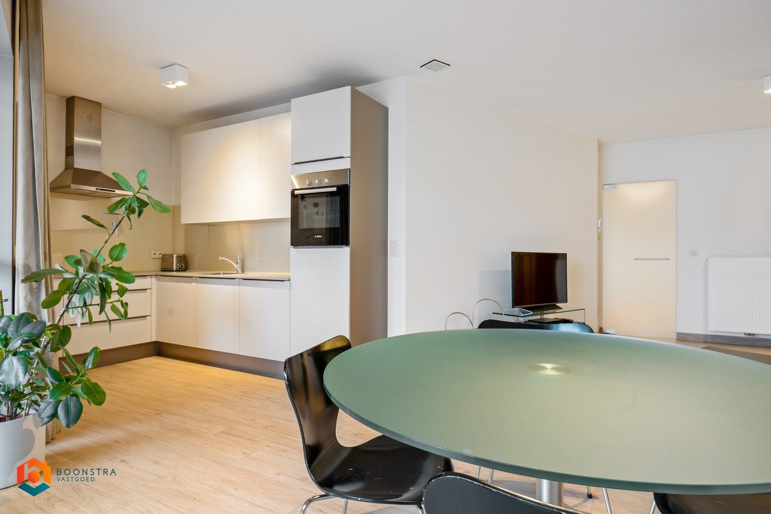 Appartement met 2 slpkrs en tuin op uitstekende locatie foto 7