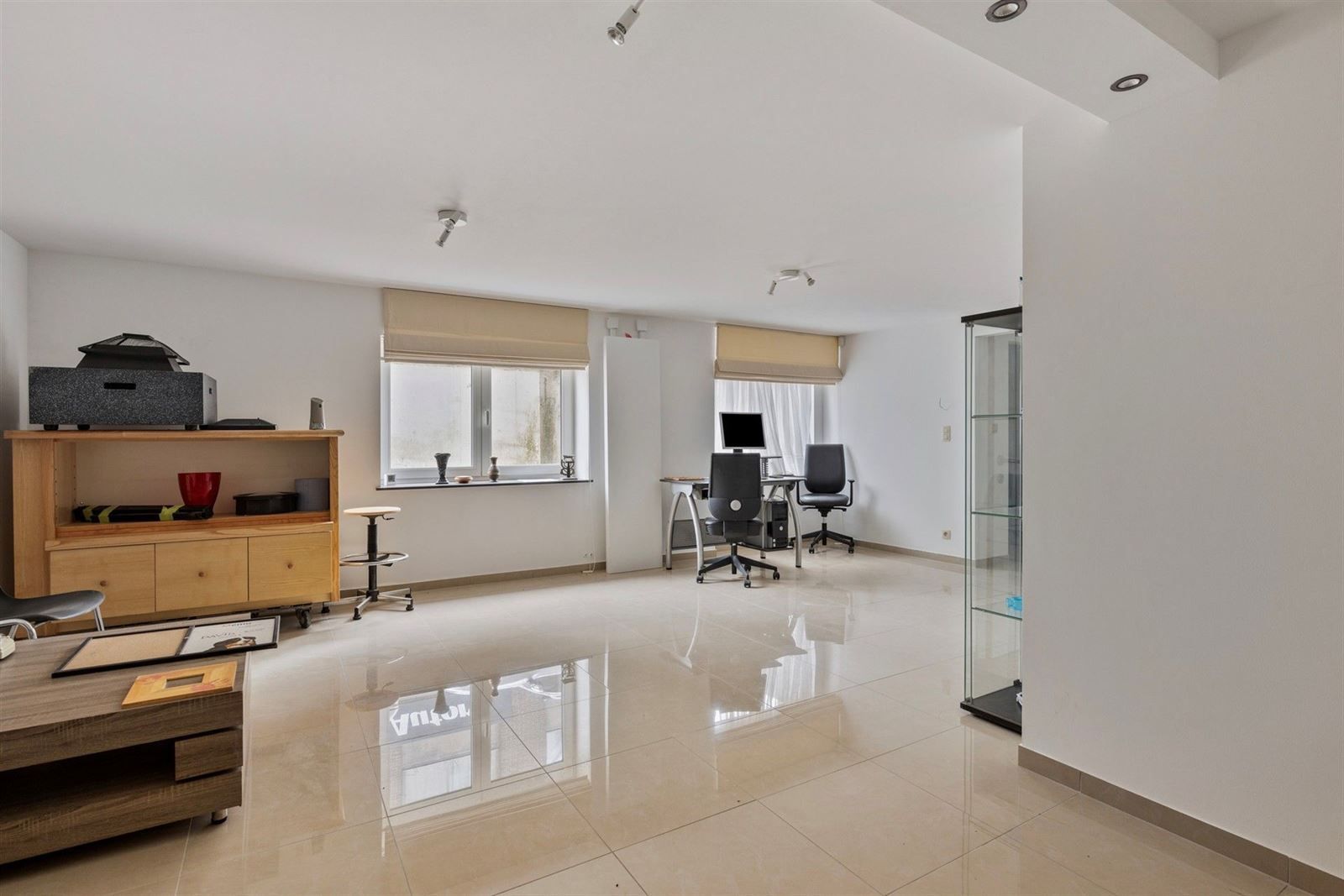 Stockage met bureel en sanitair  foto 4