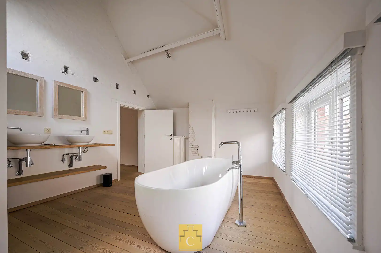 Trendy stadswoning - totaalrenovatie, strakke lijnen en een keitof terras - topligging Moerstraat foto 4