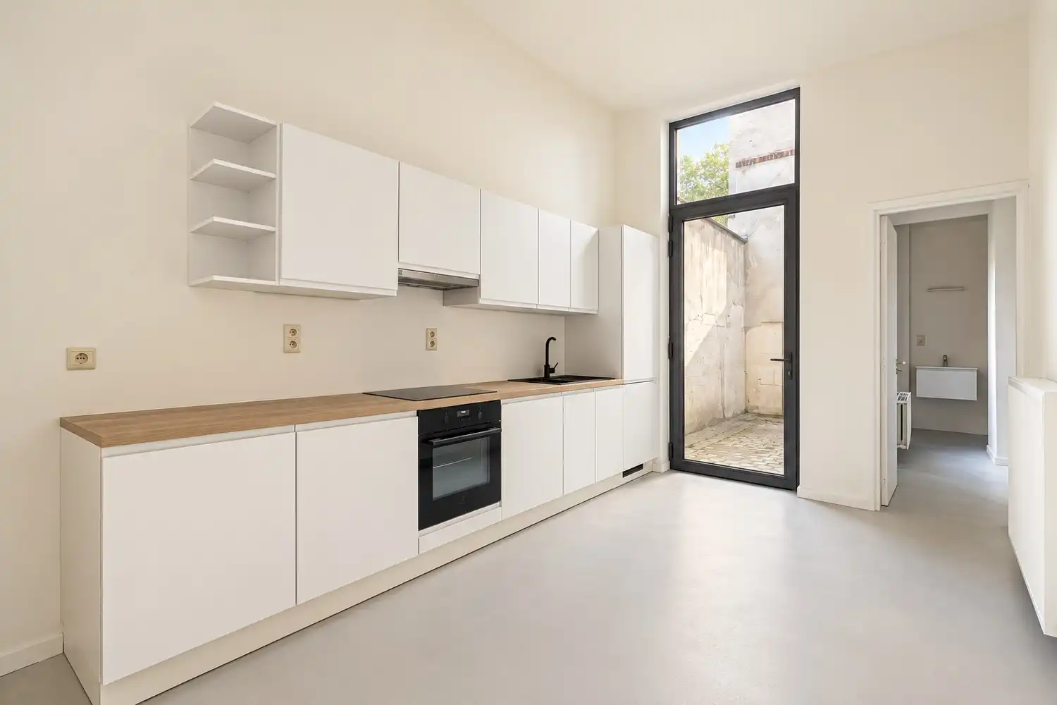 Volledig gerenoveerd gelijkvloers appartement met zuidoost-gericht koertje in Antwerpen foto 2