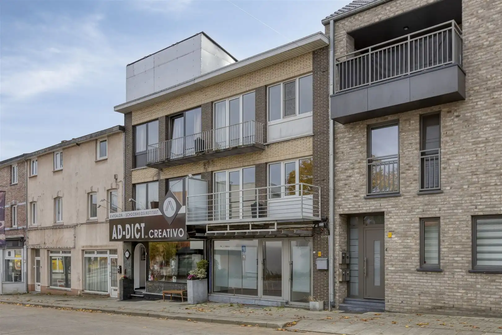 TE KOOP: Duplex-appartement (3slpks) met kantoorruimte of handelsruimte op topligging in Genk! foto 2