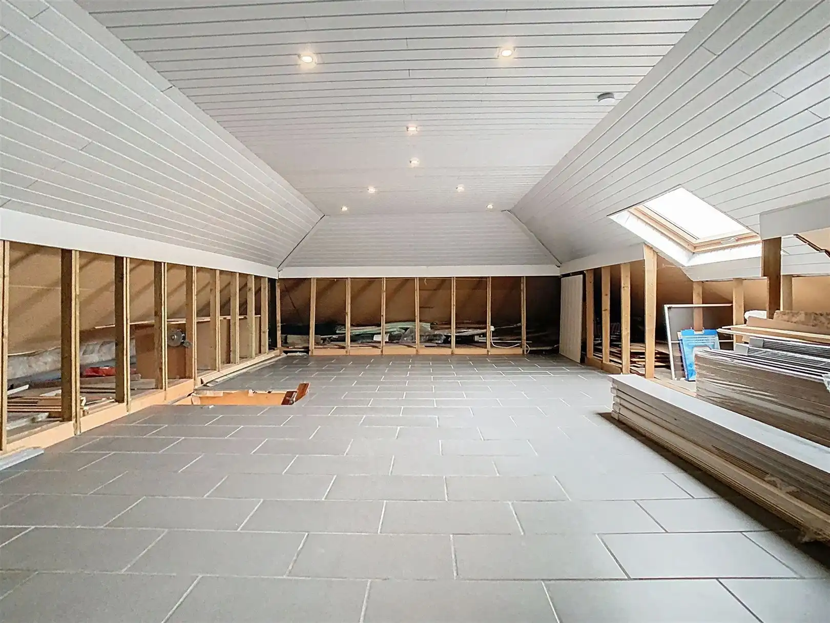 RUIME VILLA MET 4 SLPK EN MOOIE TUIN foto 16