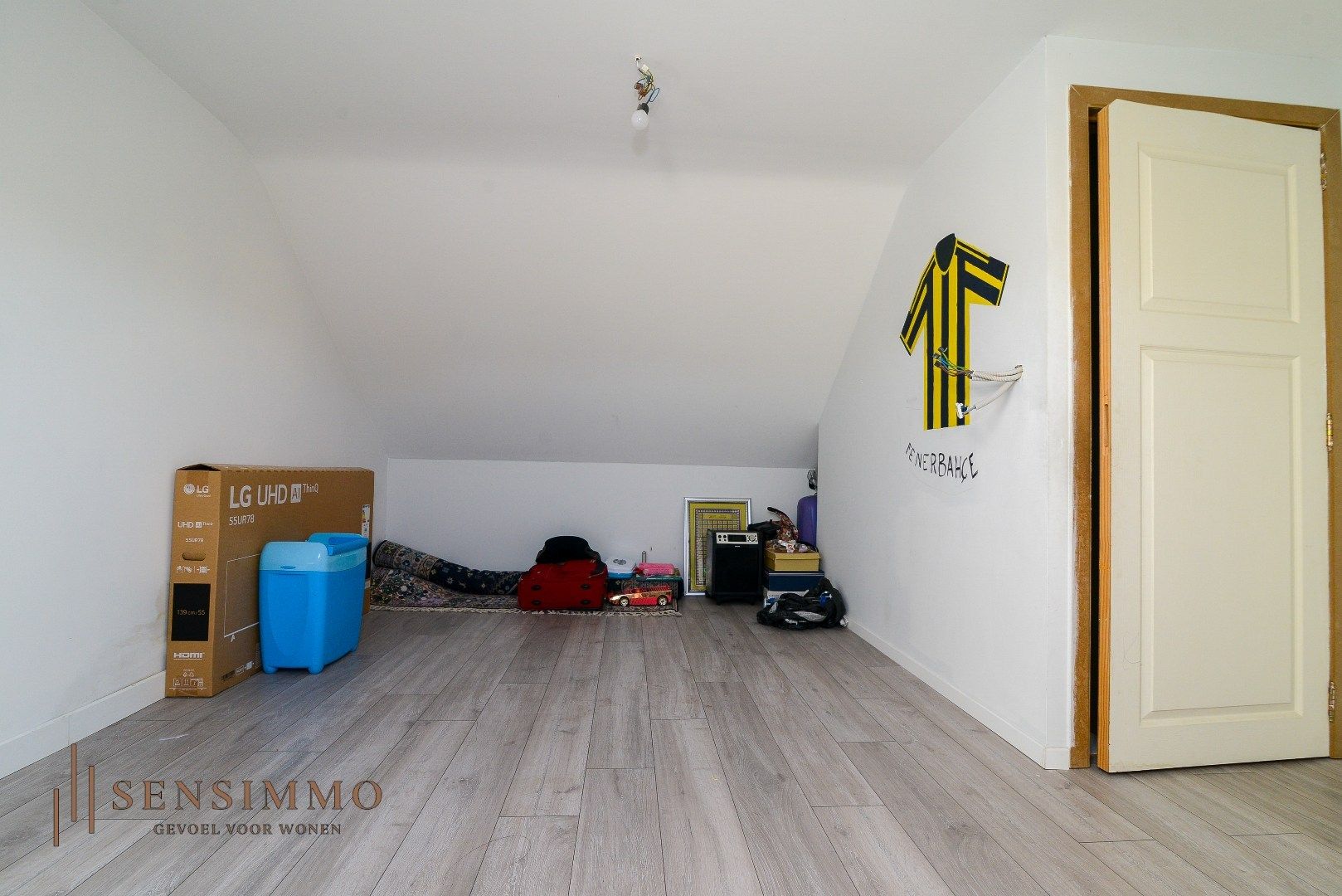 Mooie afgewerkt triplex met 3 slaapkamers, terras en parking foto 14