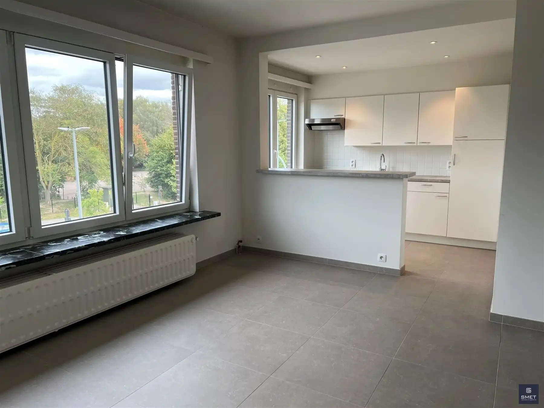 Gerenoveerd appt met 2 slpks, terras en garage foto 7