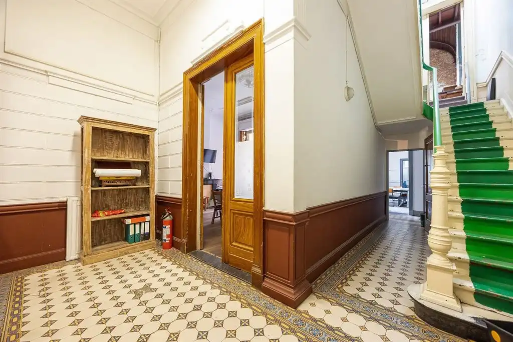 Unieke neogotische pastoriewoningl van ca. 412 m² met kapel foto 12