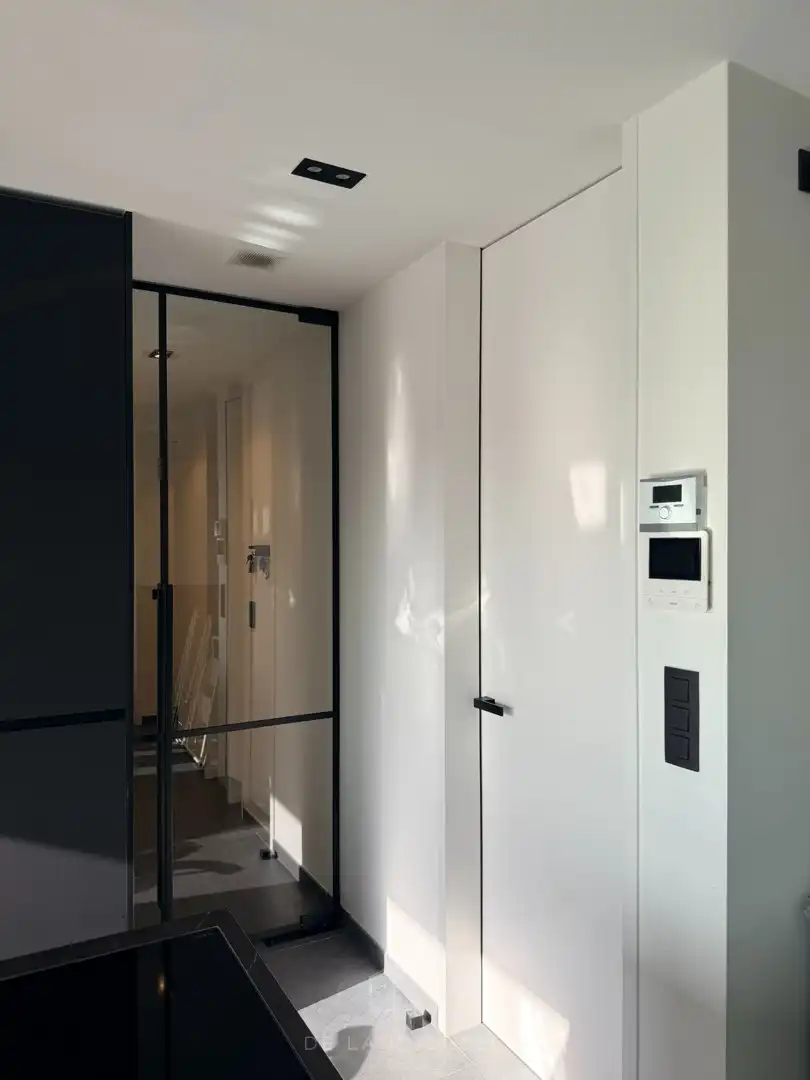 Stijlvol dakappartement met 3 slaapkamers, 2 badkamers en uitzonderlijk veel maatwerk foto 11