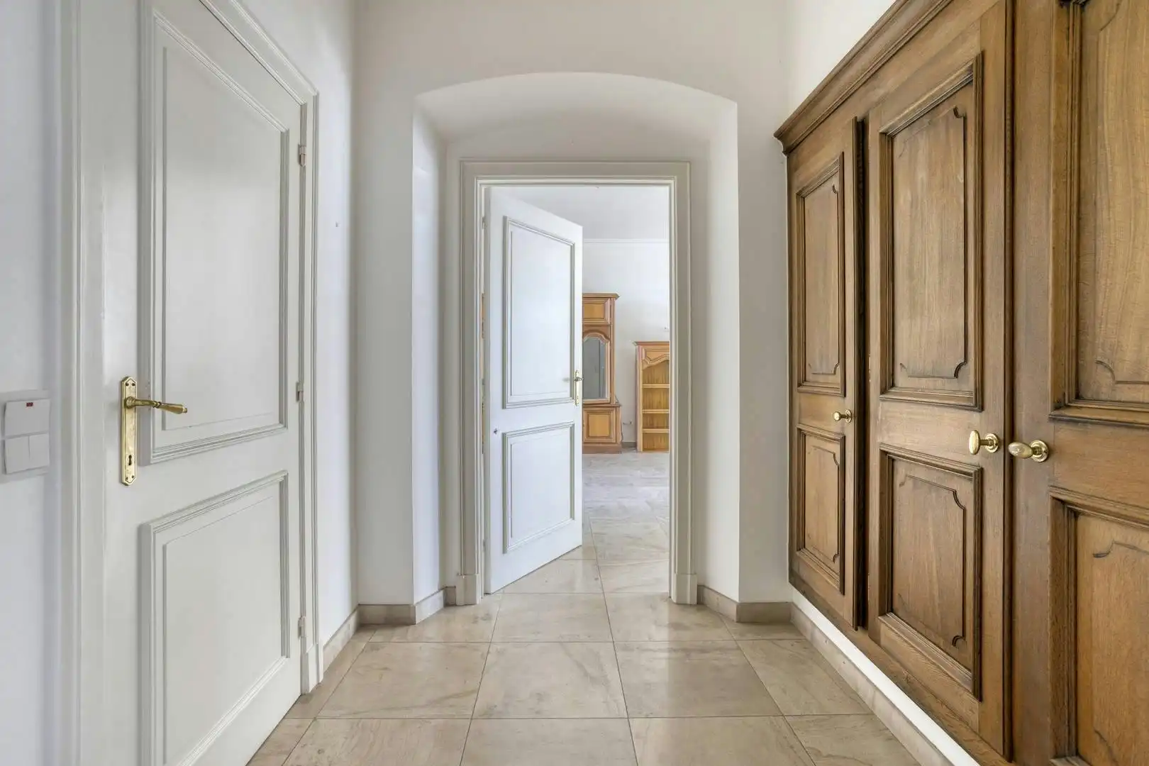 Unieke villa te koop in Zwevezele met prachtige tuin foto 12