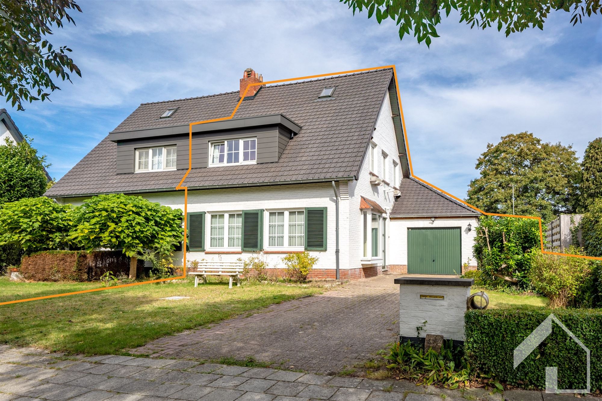 Charmant woonhuis met tuin op een rustige, centrale ligging in Brasschaat foto {{pictureIndex}}