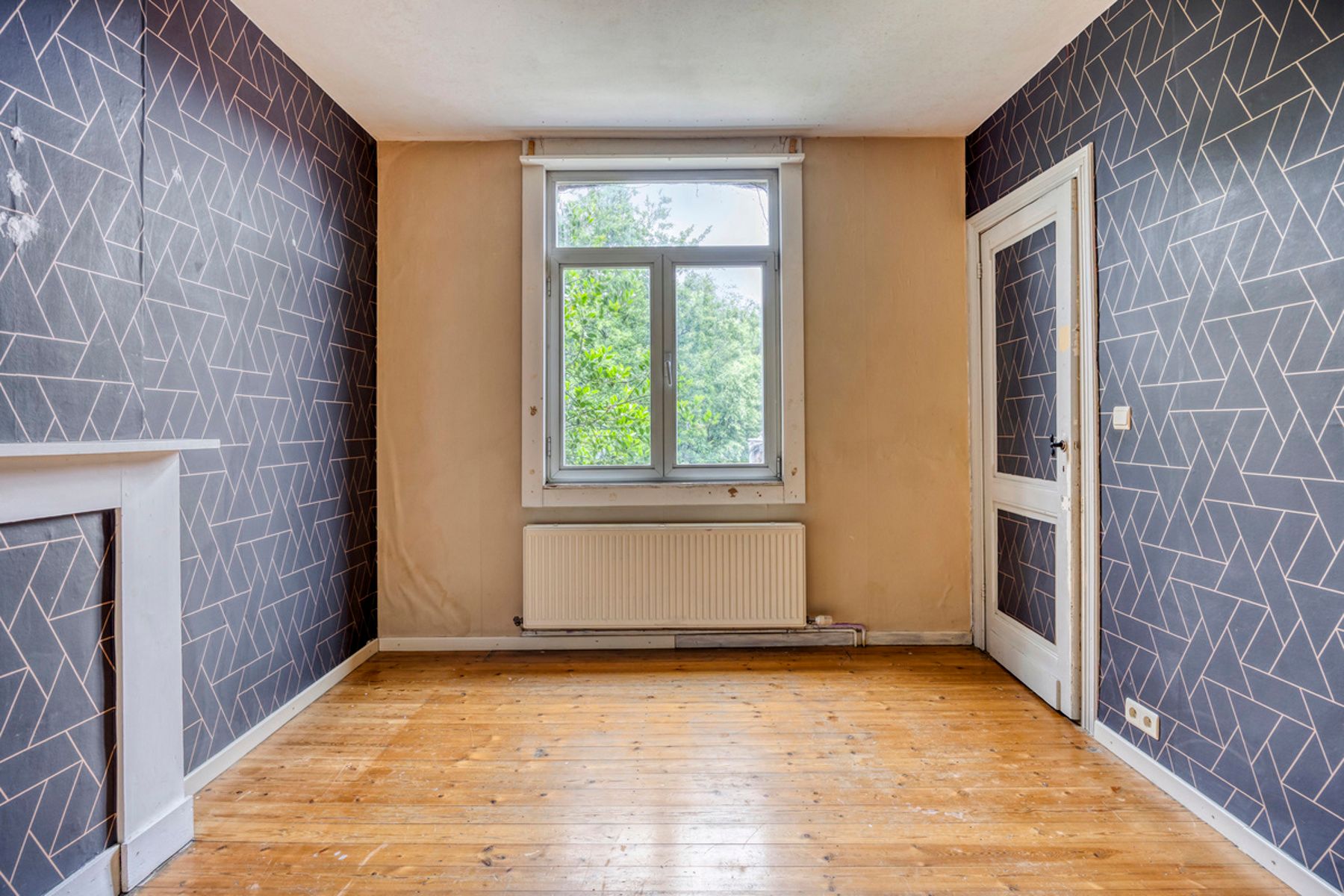 Ruim renovatieproject (226m²) met tuin aan kanaal foto 26