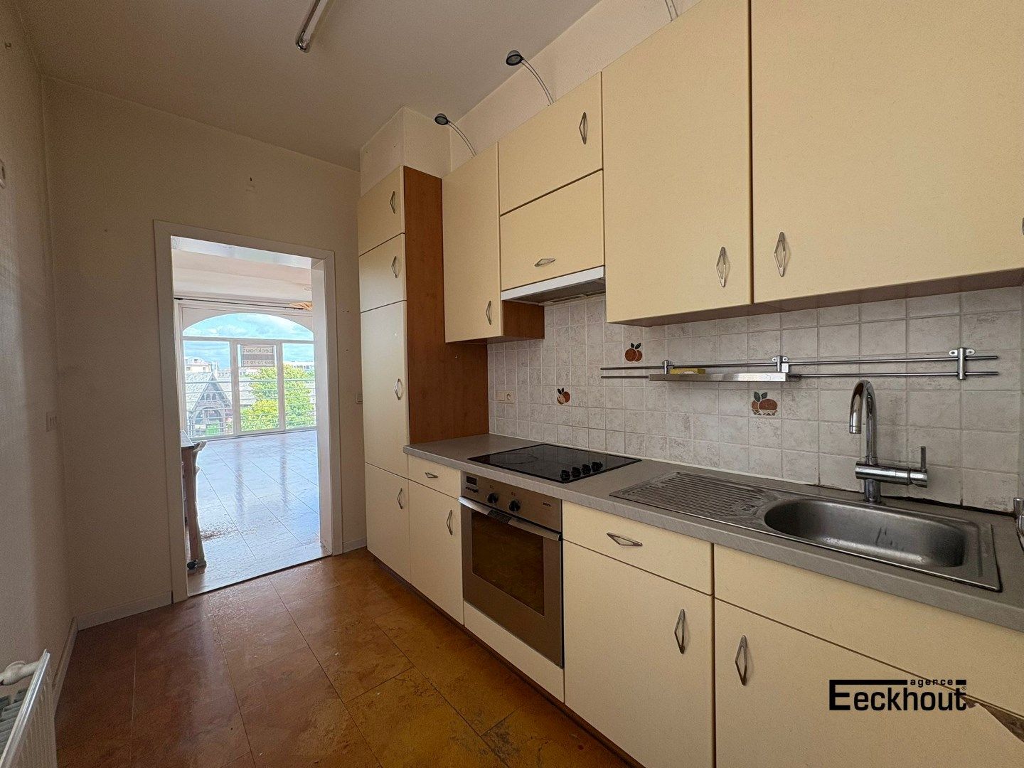 Lichtrijk en ruim appartement op gegeerde locatie foto 6