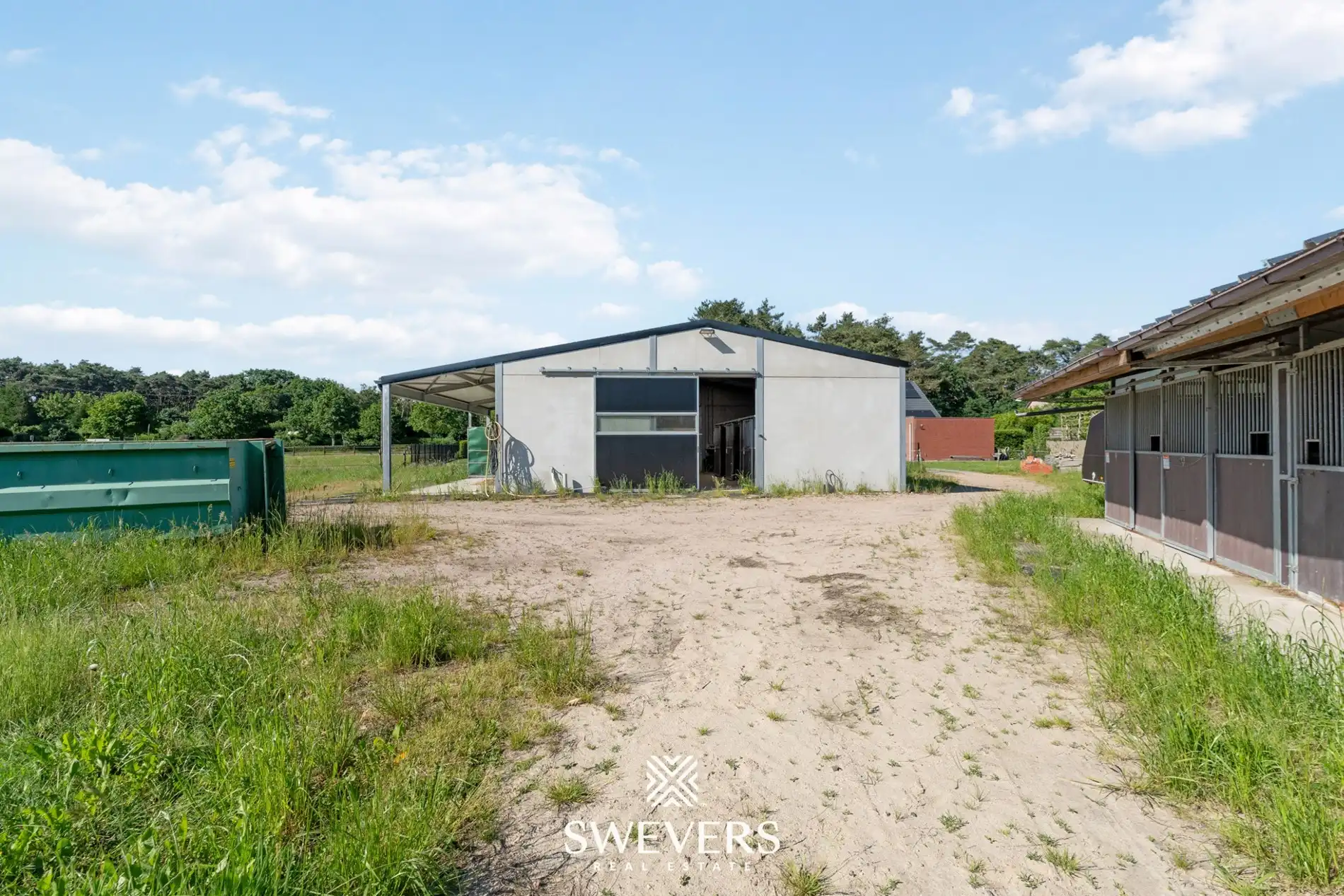 Ruime open bebouwing met 6 slaapkamers, vergunde paardenstallen op groen perceel van 71 are: foto 28