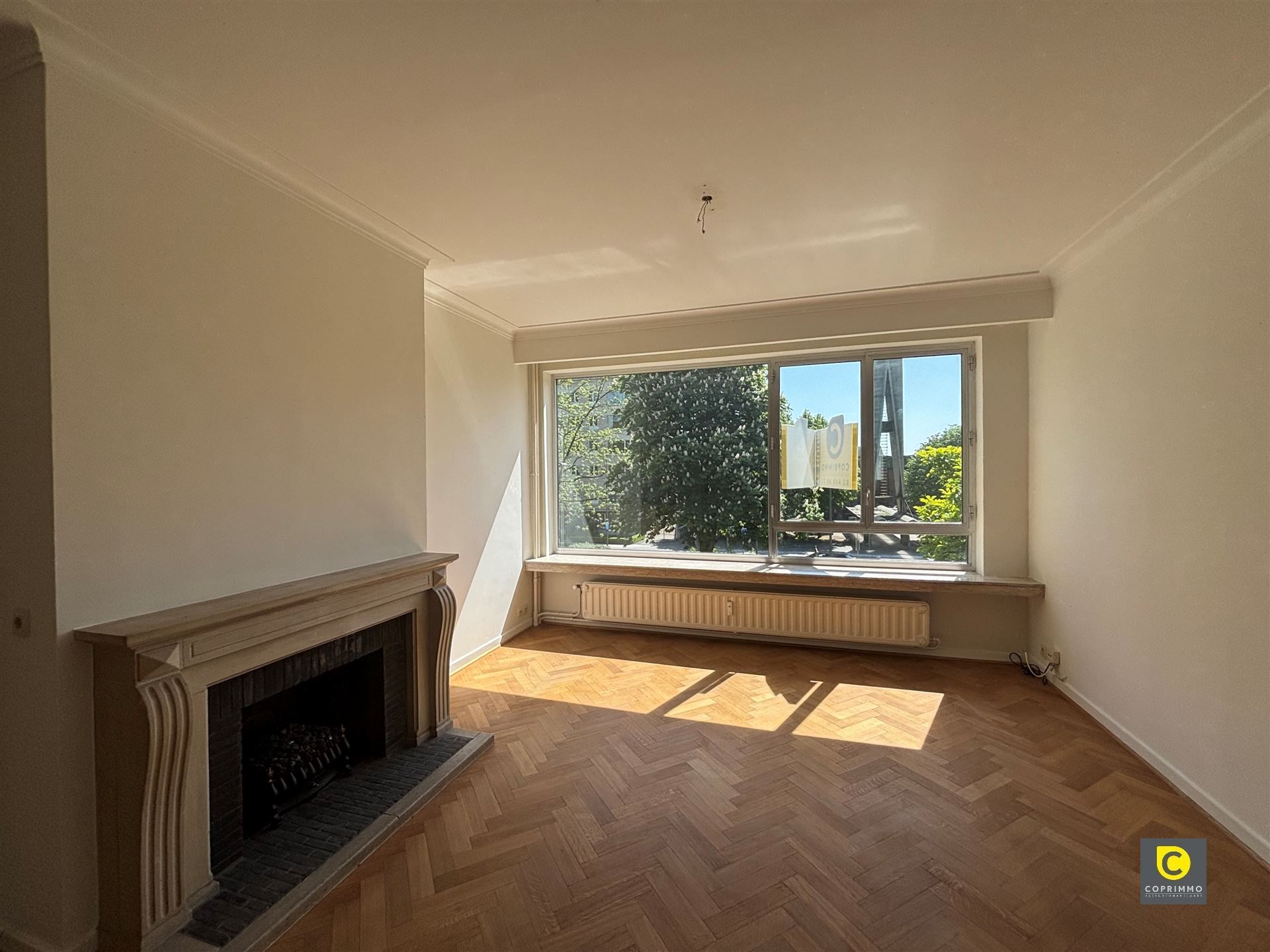 Ruim 2 slaapkamer app met bureel & stpl foto 3