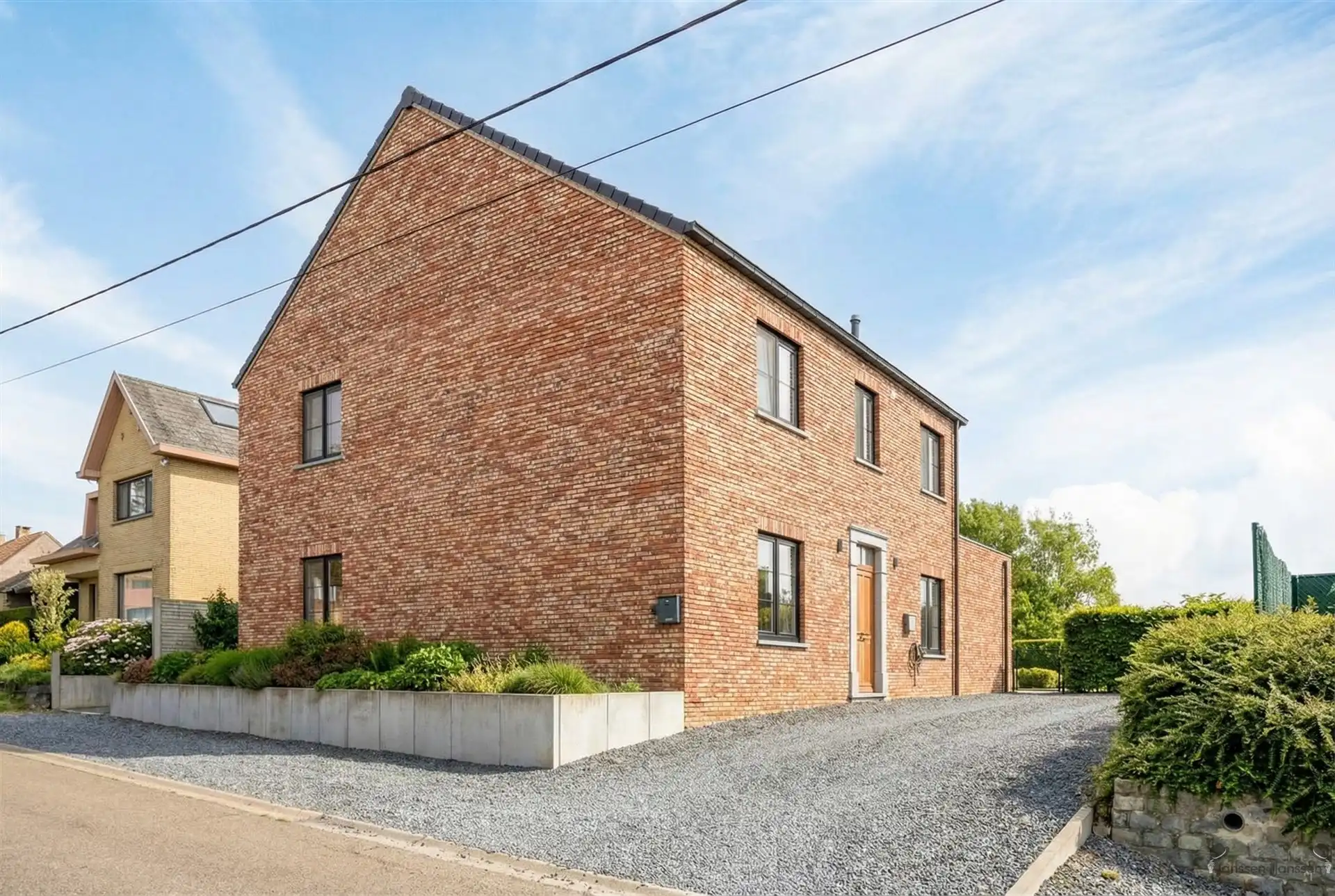 Gerenoveerde energiezuinige woning in het landelijke Budingen foto {{pictureIndex}}