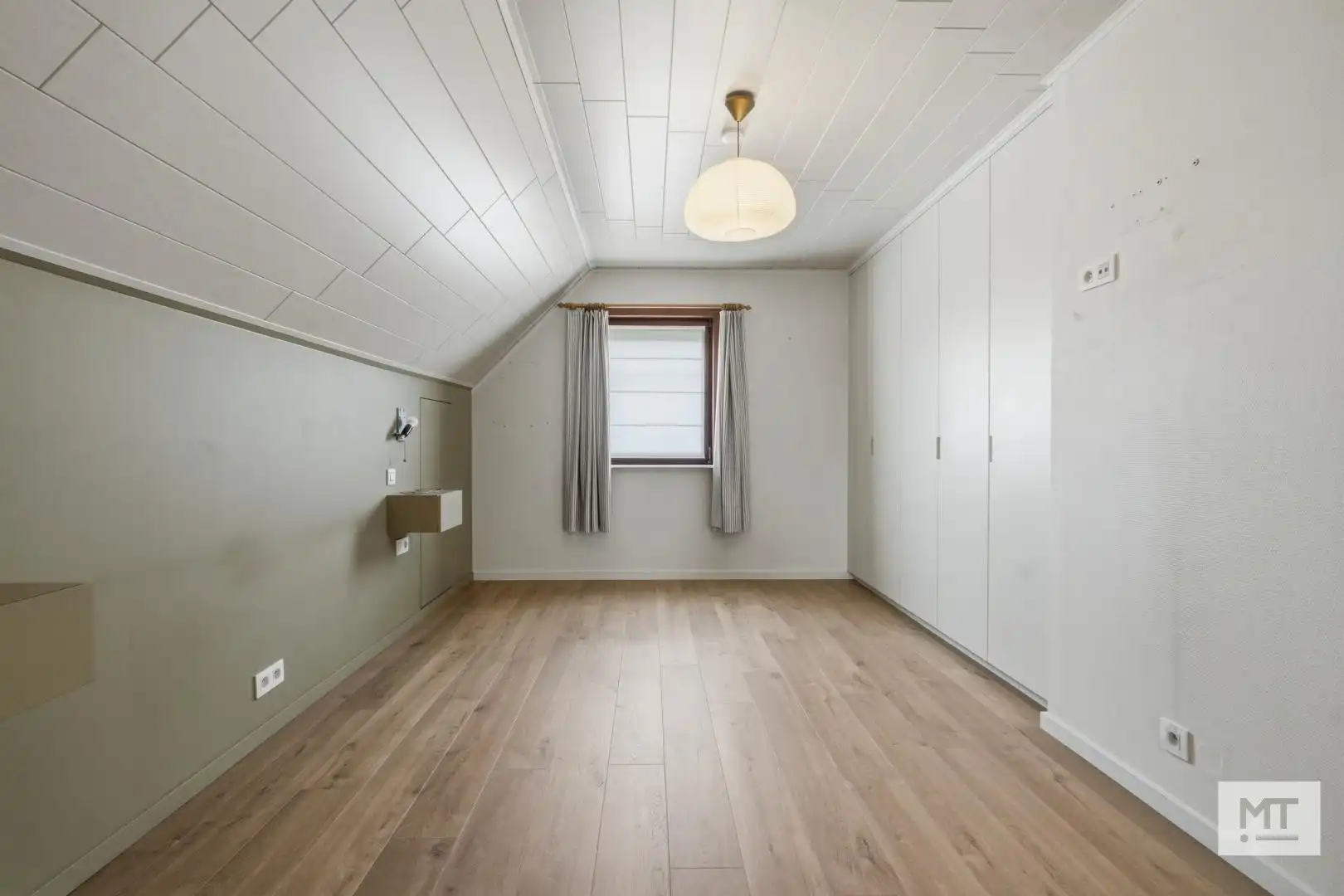 Alleenstaande woning met 4 slaapkamers, zonnige tuin en garage op de Molenhoek foto 12