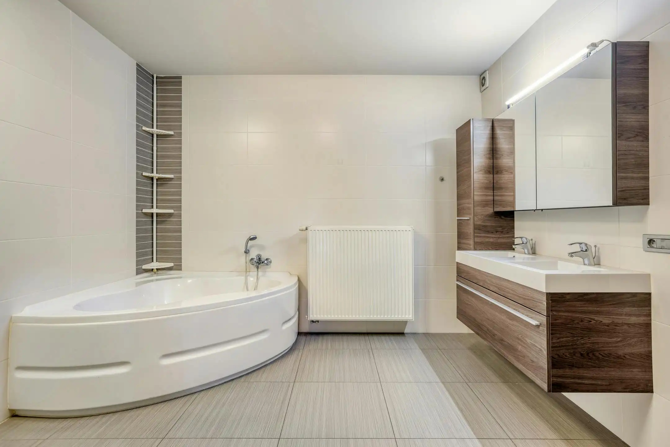 Lichtrijk 2-slpk app. met 2 terrassen in hartje Roeselare foto 12