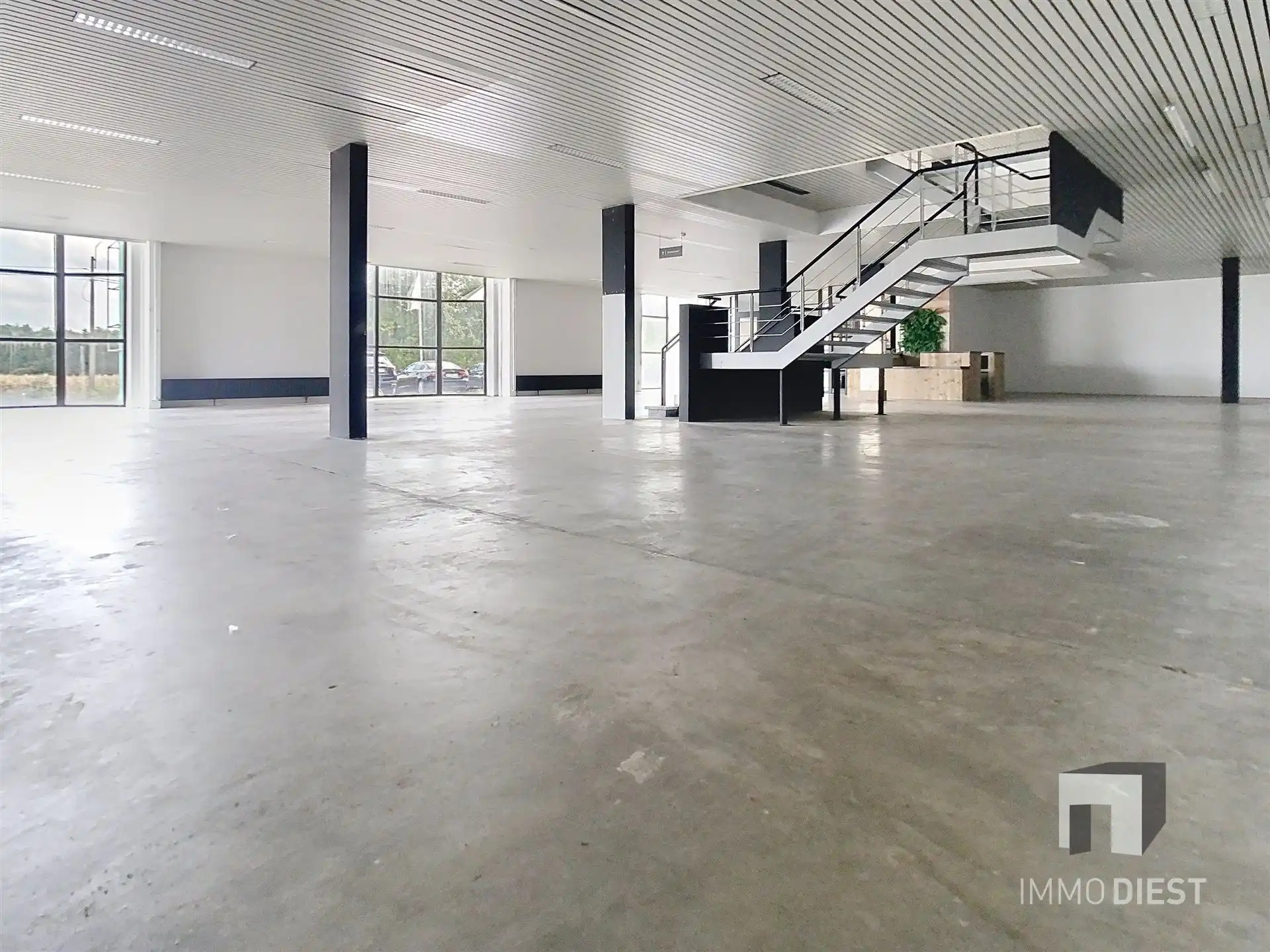2 handelspanden en 2 appartementen van 3.120m2 met ruime parking op verbindingsweg foto 10