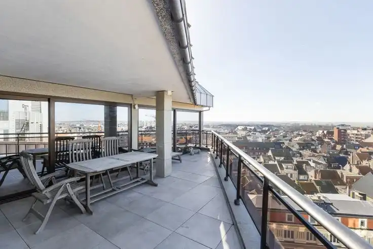 Instapklaar één slaapkamer appartement met prachtig zongericht terras en zijdelings zeezicht foto 2