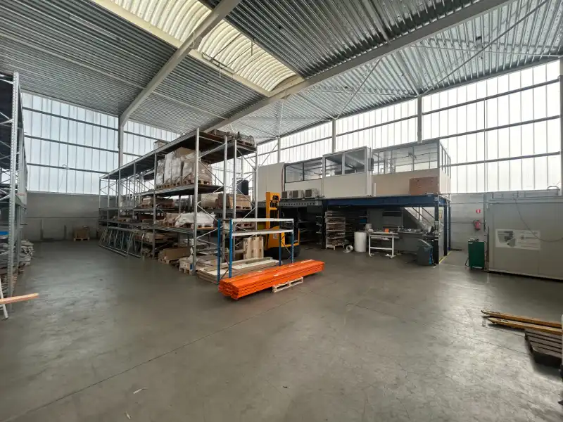 Recent magazijn van 1.062 m² met 2 sectionaalpoorten op toplocatie in Oostakker foto 6