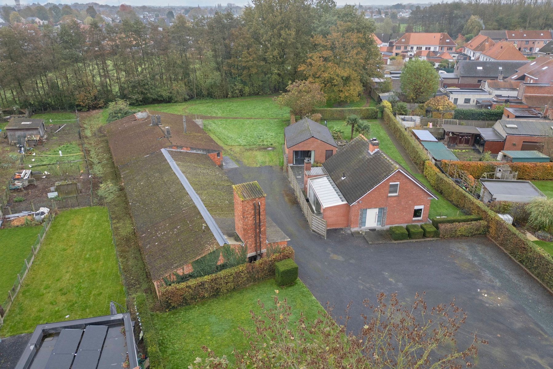 Woning met stallen op een perceel van 6857m² foto 1