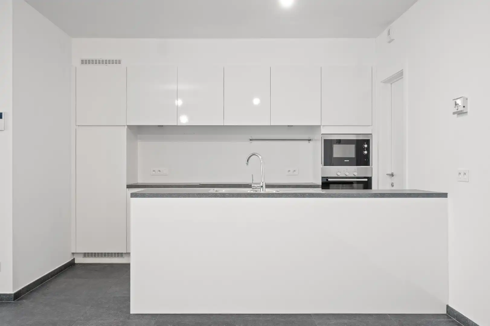 Modern appartement uit 2016 met 2 slaapkamers in het centrum van Tienen foto 8