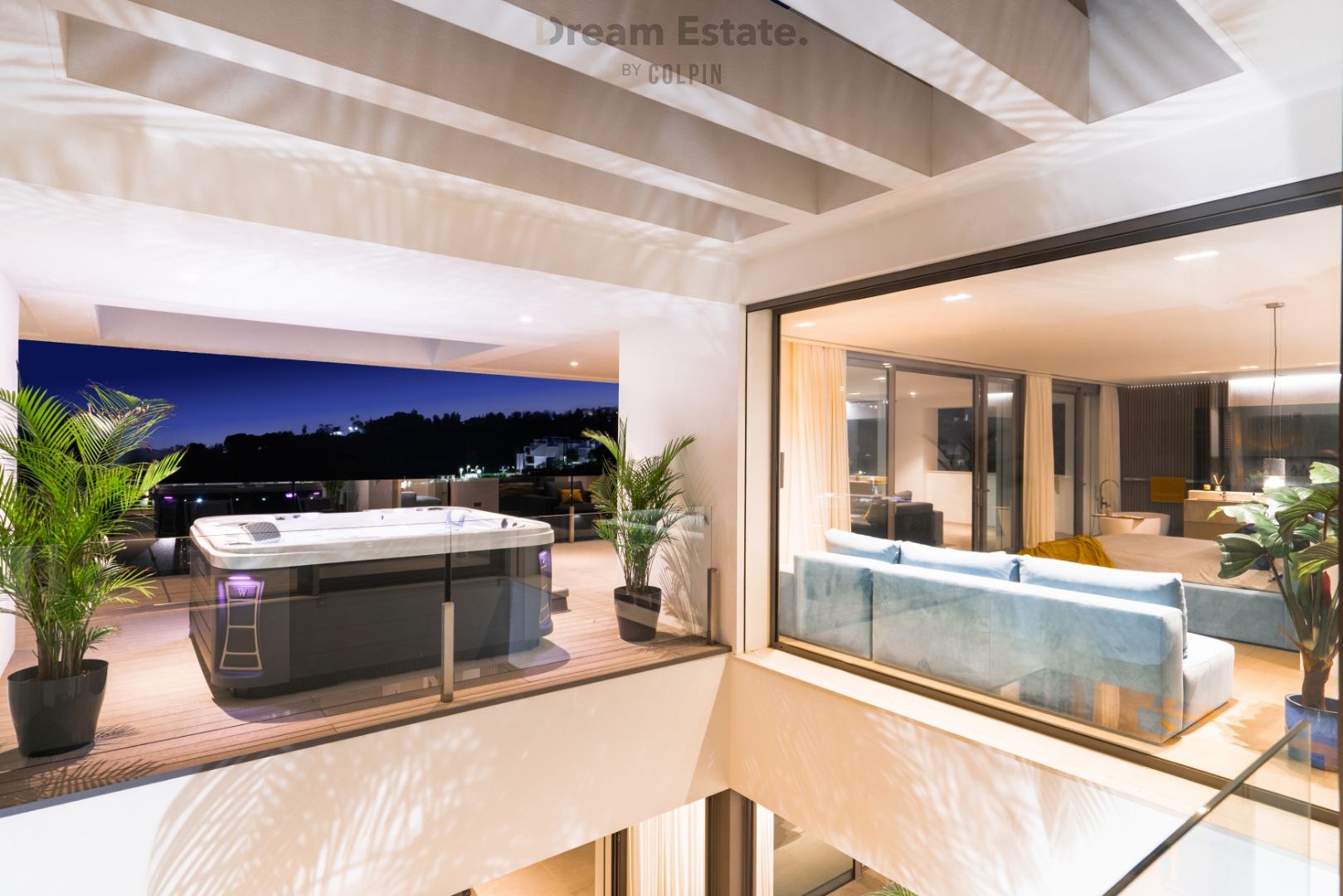 Gloednieuwe moderne eerstelijns golf villa met zeezicht. foto 32